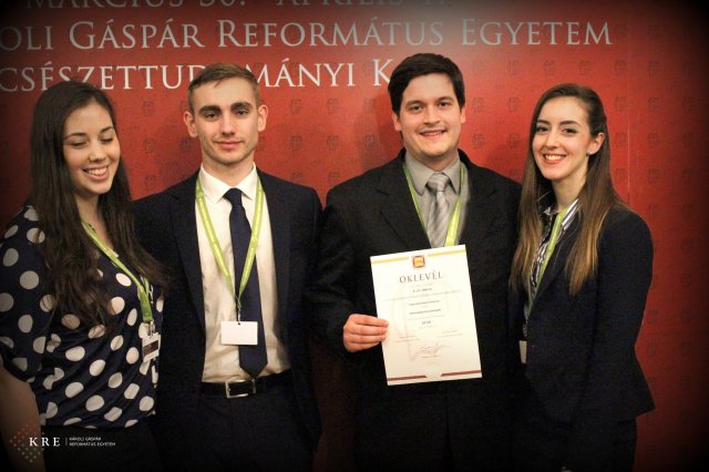 OTDK fal előtt készült képek